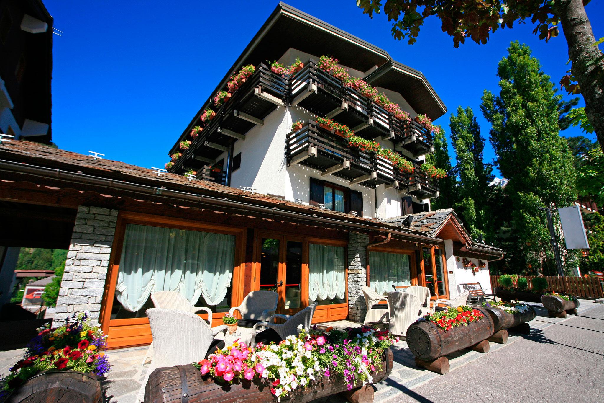Hotel Les Jumeaux Courmayeur Exterior foto
