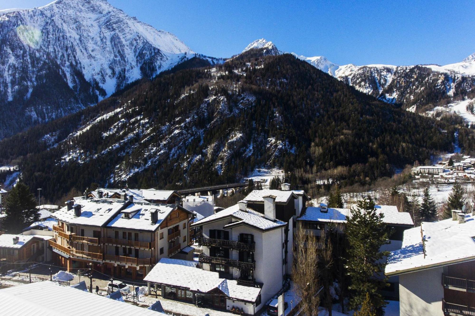 Hotel Les Jumeaux Courmayeur Exterior foto