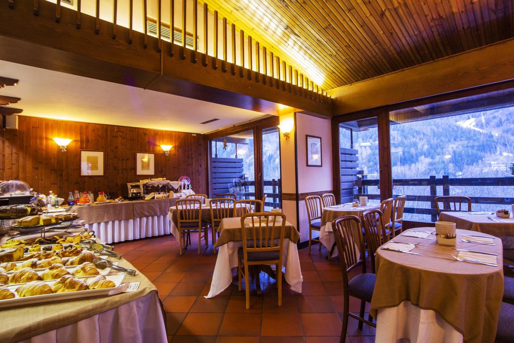 Hotel Les Jumeaux Courmayeur Exterior foto