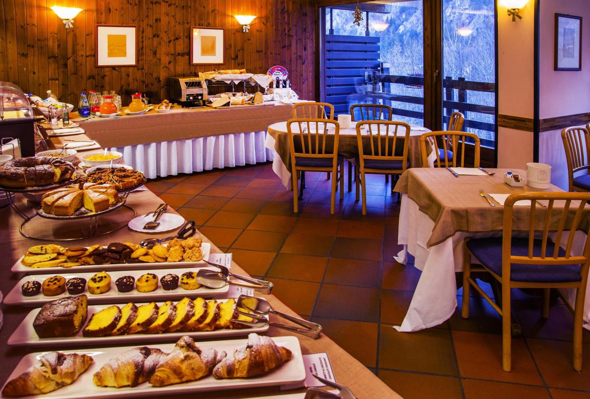Hotel Les Jumeaux Courmayeur Exterior foto